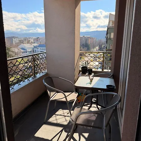 Cetvorosoben Nov Stan Vo Aerodrom 아파트