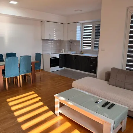 아파트 Cetvorosoben Nov Stan Vo Aerodrom