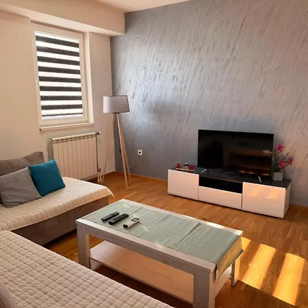 Cetvorosoben Nov Stan Vo Aerodrom *