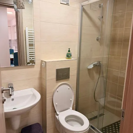 Cetvorosoben Nov Stan Vo Aerodrom 아파트 *