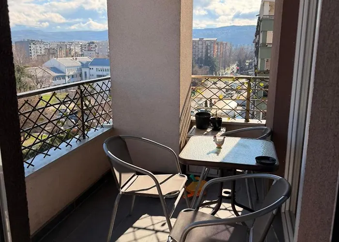 Cetvorosoben Nov Stan Vo Aerodrom 아파트