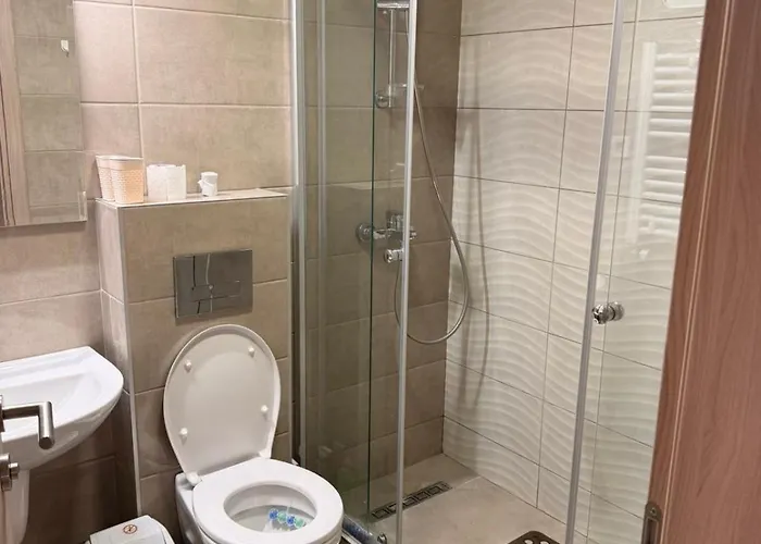 아파트 Cetvorosoben Nov Stan Vo Aerodrom 스코페