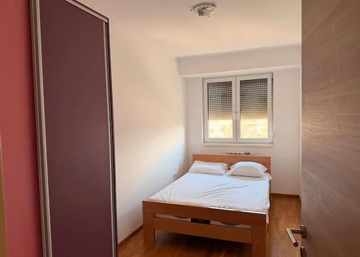 아파트 Cetvorosoben Nov Stan Vo Aerodrom