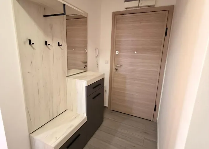 Cetvorosoben Nov Stan Vo Aerodrom *